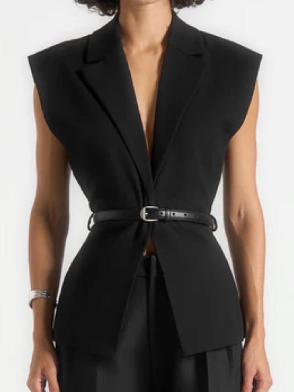Maniere de voir Linda
in Black
Tailored Wide Shoulder Cinched Vest